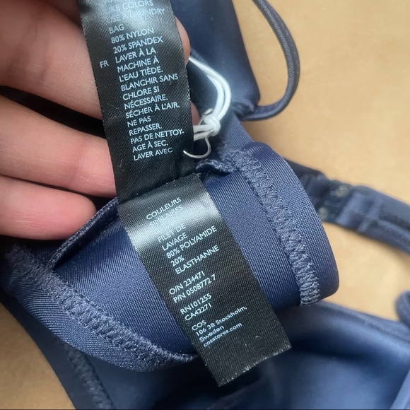 NWT COS navy ruffle swim bikini top triangle swimsuit summer 👙 - Picture 5 of 5